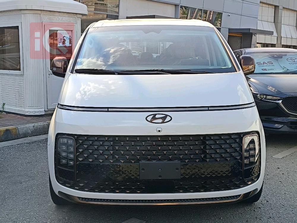 هیوندای ستاریا